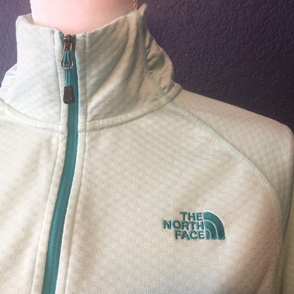 THE NORTH FACE 1/4 Zip Pullover - Picture 3 of 7